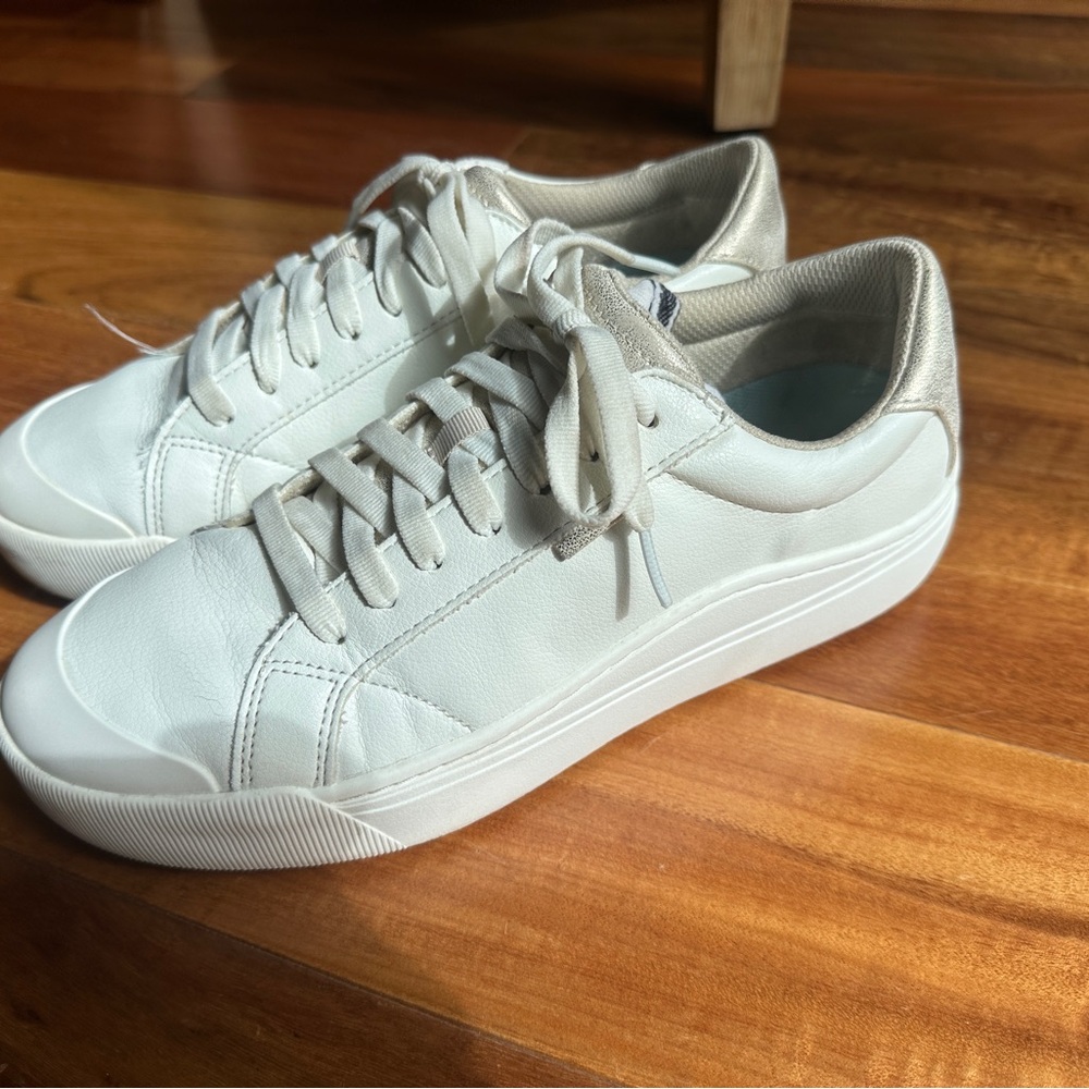 Dr. Scholl's Women's Time Off Sneaker Color: White Smooth Size 9.5